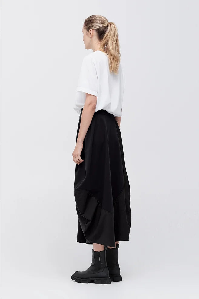 Wave Skirt (Black)