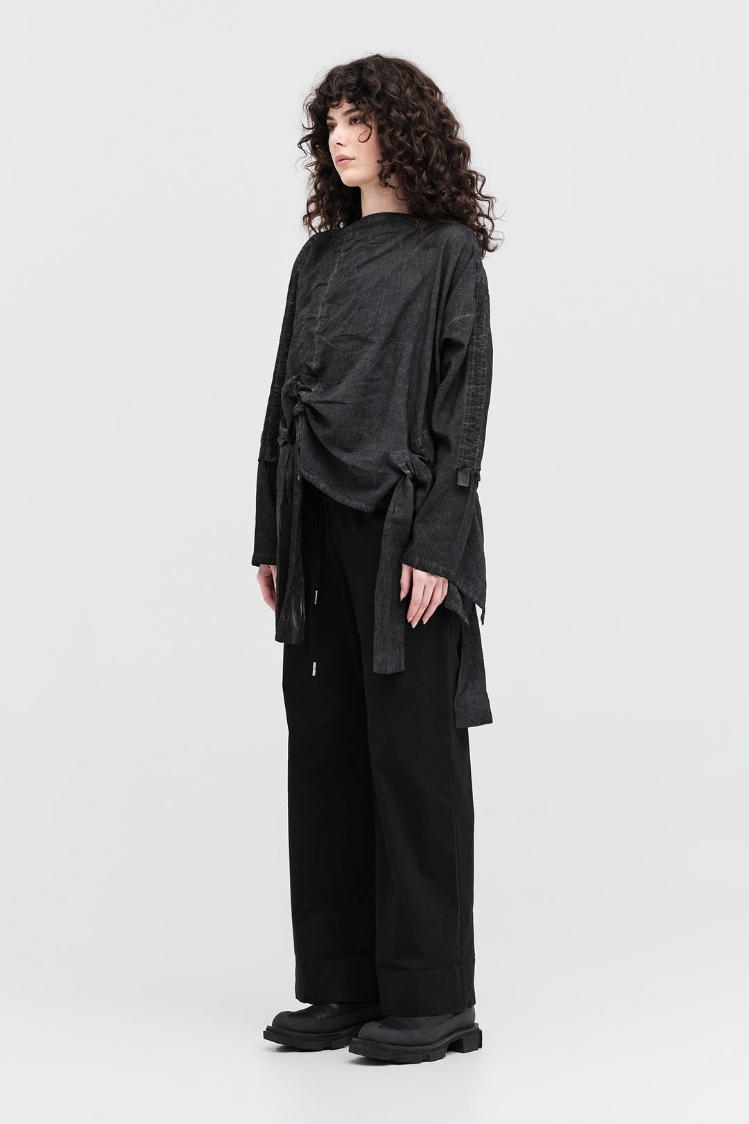 Diffused Exhibition Sweater (Blackened Grey)